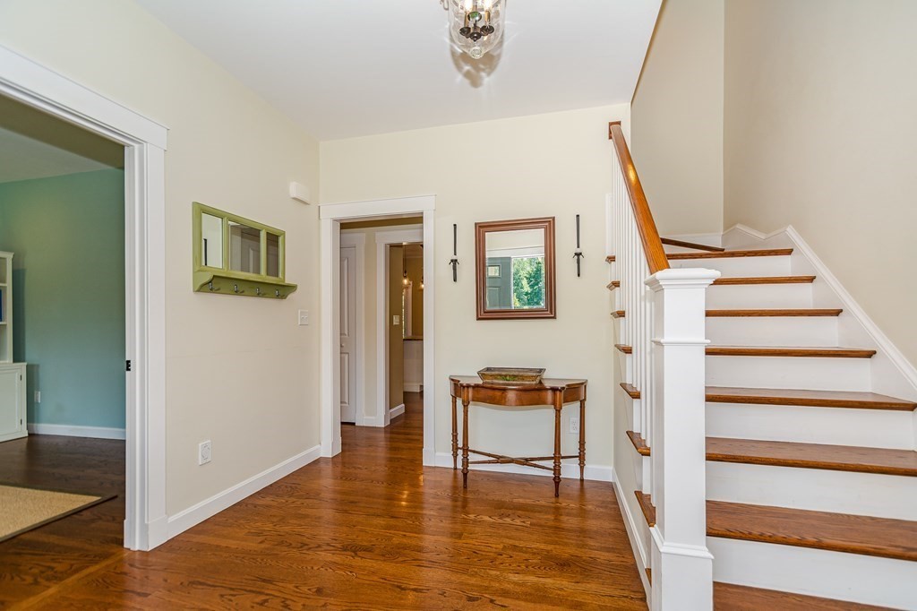 10 Pasture Road Reading, MA 01867 - Photo 2 of 36