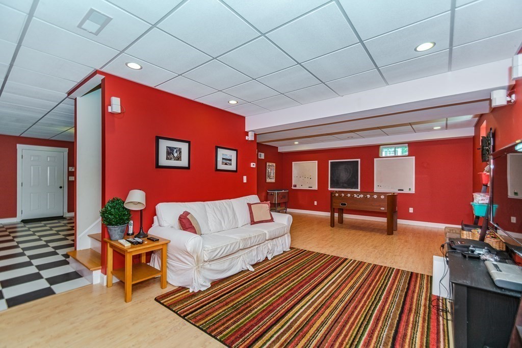 10 Pasture Road Reading, MA 01867 - Photo 26 of 36