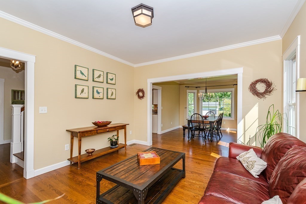 10 Pasture Road Reading, MA 01867 - Photo 4 of 36