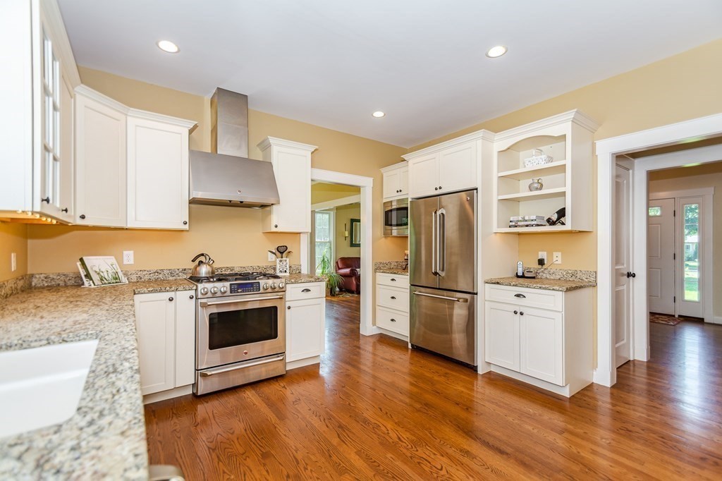 10 Pasture Road Reading, MA 01867 - Photo 6 of 36