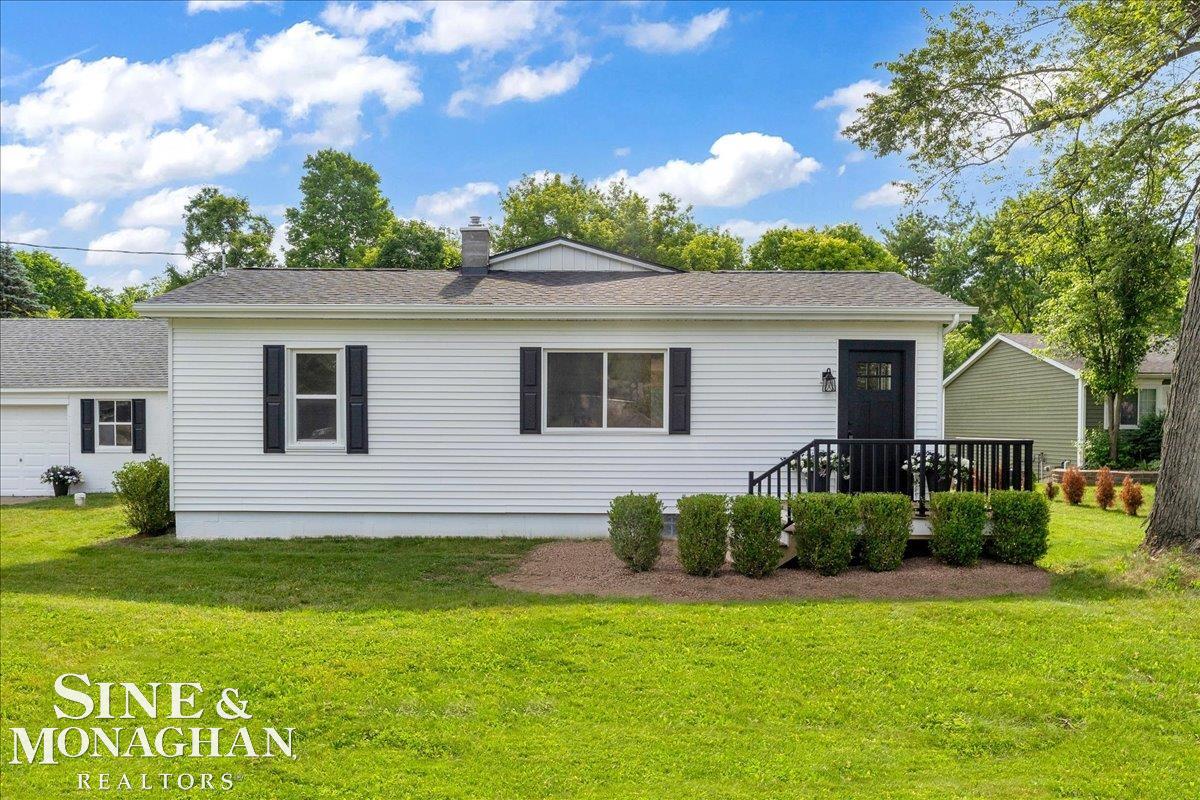 985 Fairledge Street Lake Orion, MI 48362 - Photo 1 of 40 50210387-f0583bf4-c5de-407a-b1fa-de9f5d08c7da.JPG
