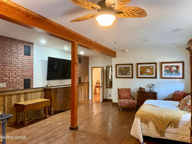 a view of empty room with window