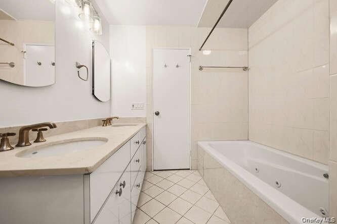 93 Seton Drive New Rochelle, NY 10804 - Photo 18 of 31 a bathroom with a tub sink and mirror