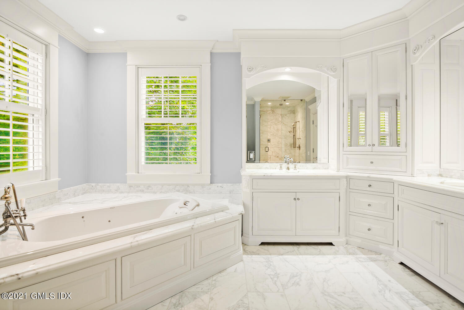 16 Dingletown Road Greenwich, CT 06830 - Photo 15 of 35 a spacious bathroom with a tub sink and mirror