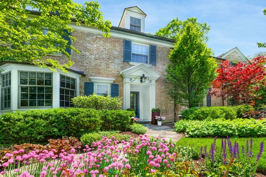 161 Apple Tree Road Winnetka, IL 60093 - Photo 3 of 68