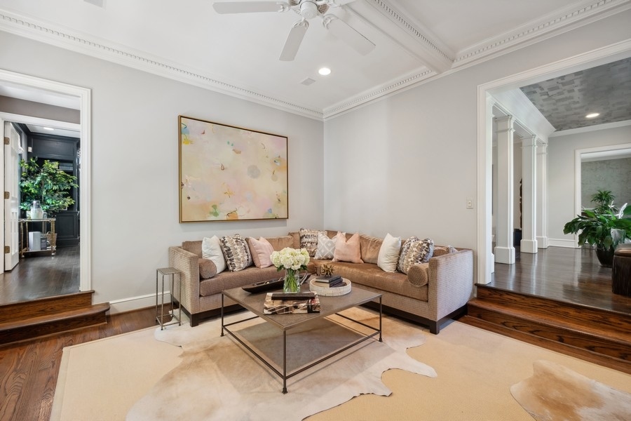 161 Apple Tree Road Winnetka, IL 60093 - Photo 8 of 68