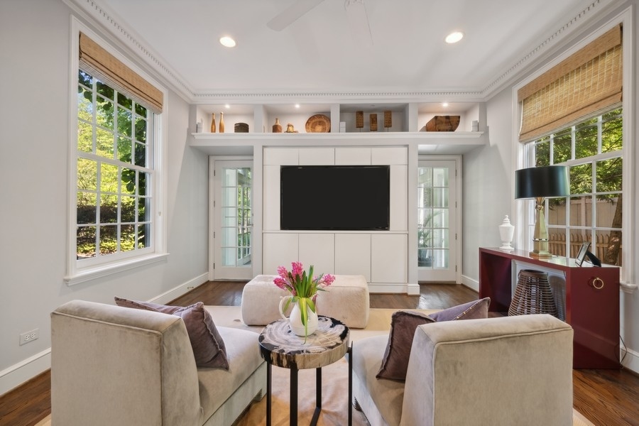 161 Apple Tree Road Winnetka, IL 60093 - Photo 10 of 68