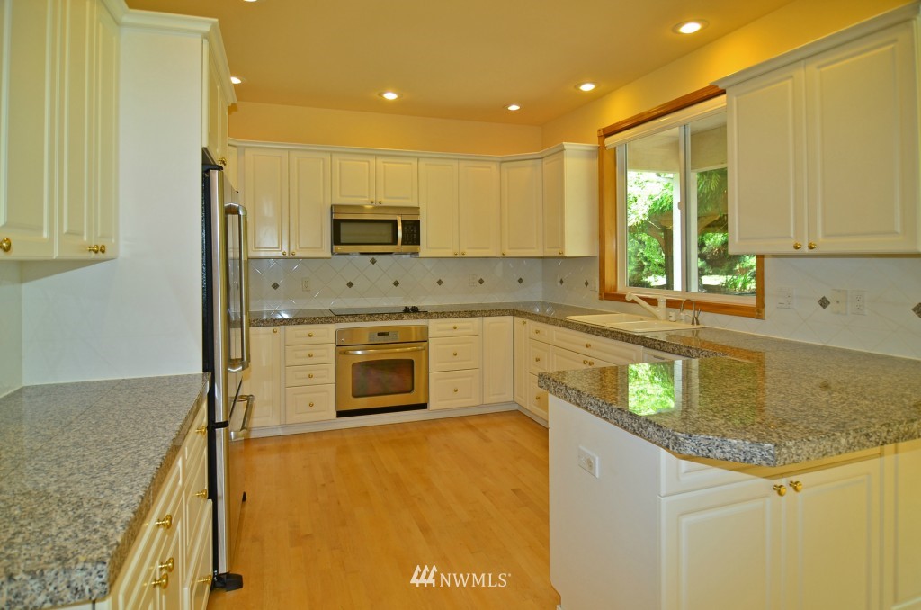 9611 39th Loop Northeast Olympia, WA 98516 - Photo 5 of 15