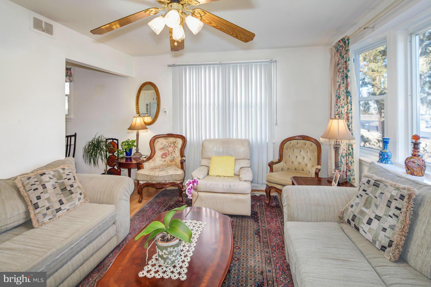 3220 Wayne Road Falls Church, VA 22042 - Photo 8 of 30 Living Room