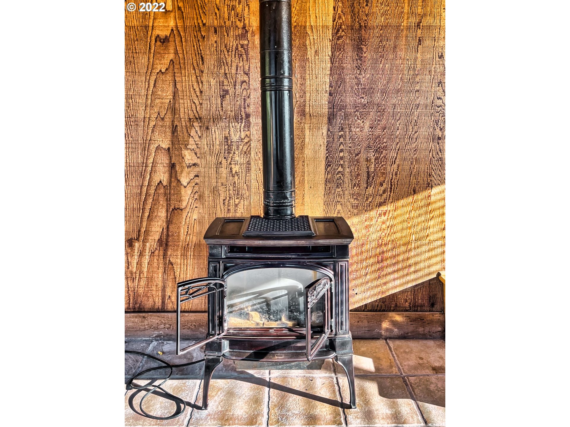 1675 Makinster Road Tillamook, OR 97141 - Photo 21 of 29 a view of entryway with wooden floor