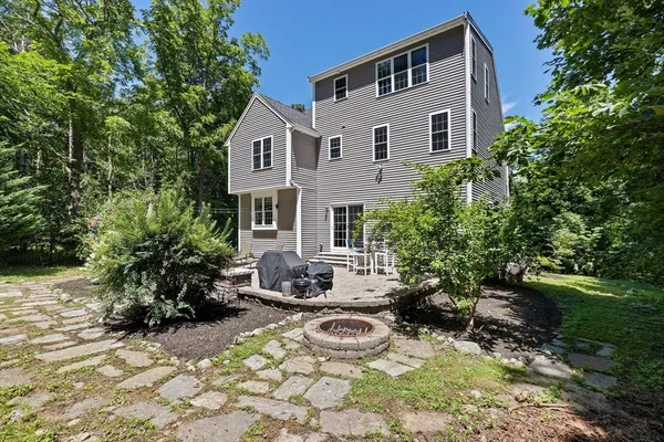 $1,199,000 | 495 Chief Justice Cushing Highway, Cohasset, MA 02025