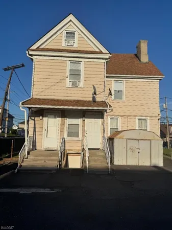 $2,500 | 274 East 18th Street, Paterson, NJ 07524