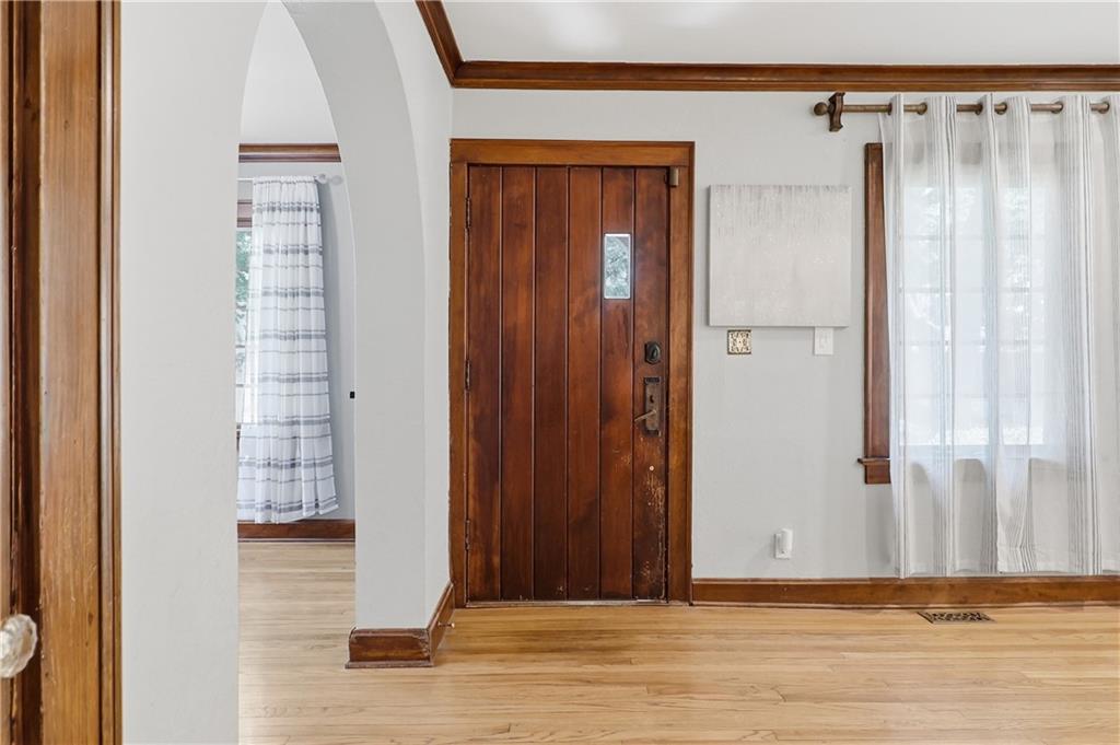 7416 Springfield Street Prairie Village, KS 66208 - Photo 4 of 49