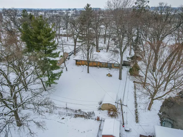 a view of a yard in front of house