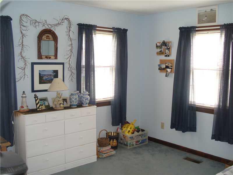 60 Nahanada Road New Harbor, ME 04554 - Photo 6 of 14 Den/Family/Great Room.