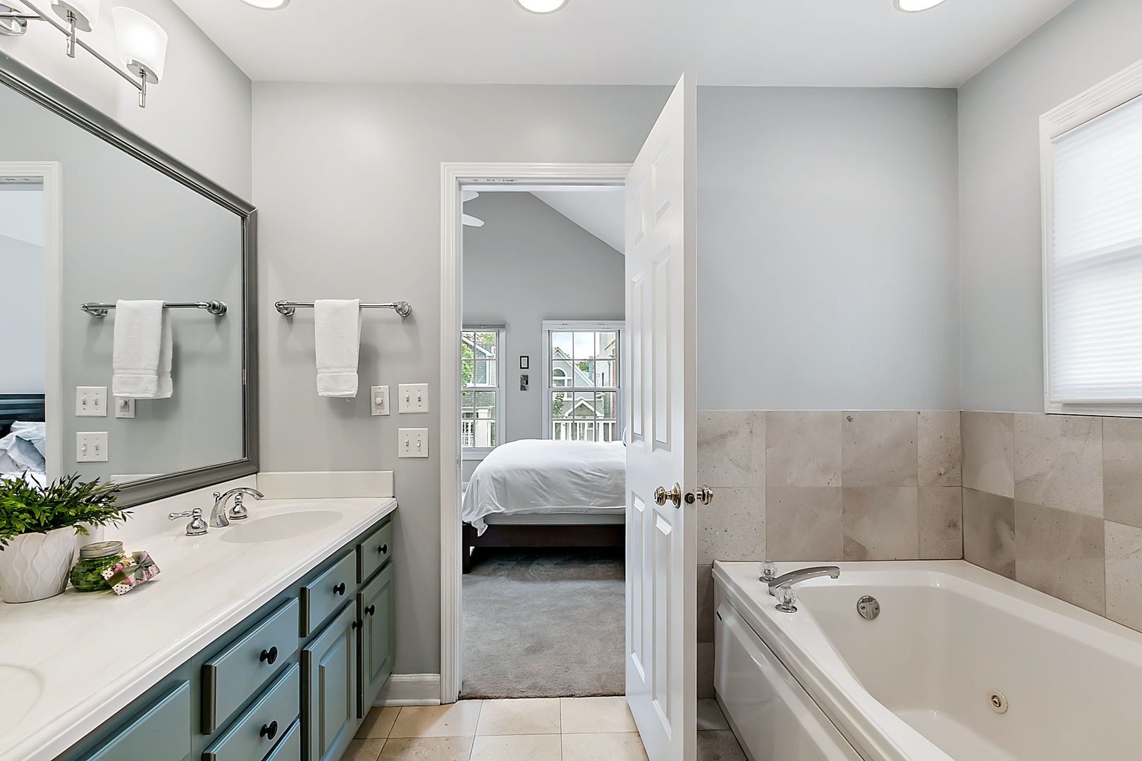 1910 West Barry Avenue Chicago, IL 60657 - Photo 21 of 33 a en suite spacious bathroom with a tub double vanity and window