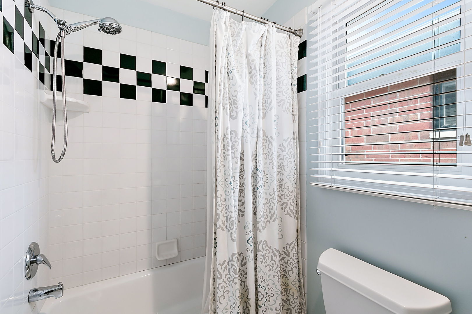 1910 West Barry Avenue Chicago, IL 60657 - Photo 25 of 33 a bathroom with a bathtub and a shower