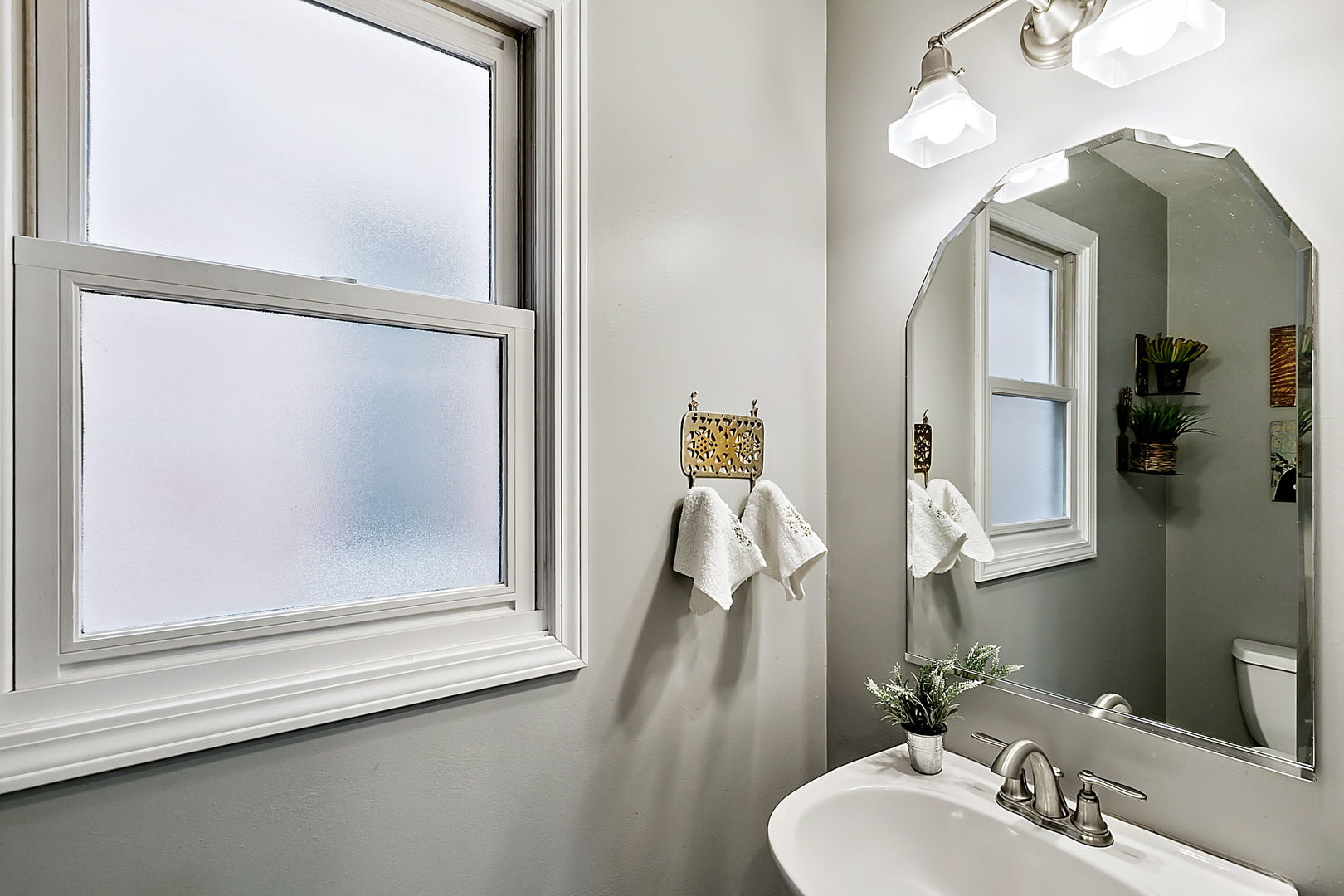 1910 West Barry Avenue Chicago, IL 60657 - Photo 9 of 33 a bathroom with a sink and a mirror