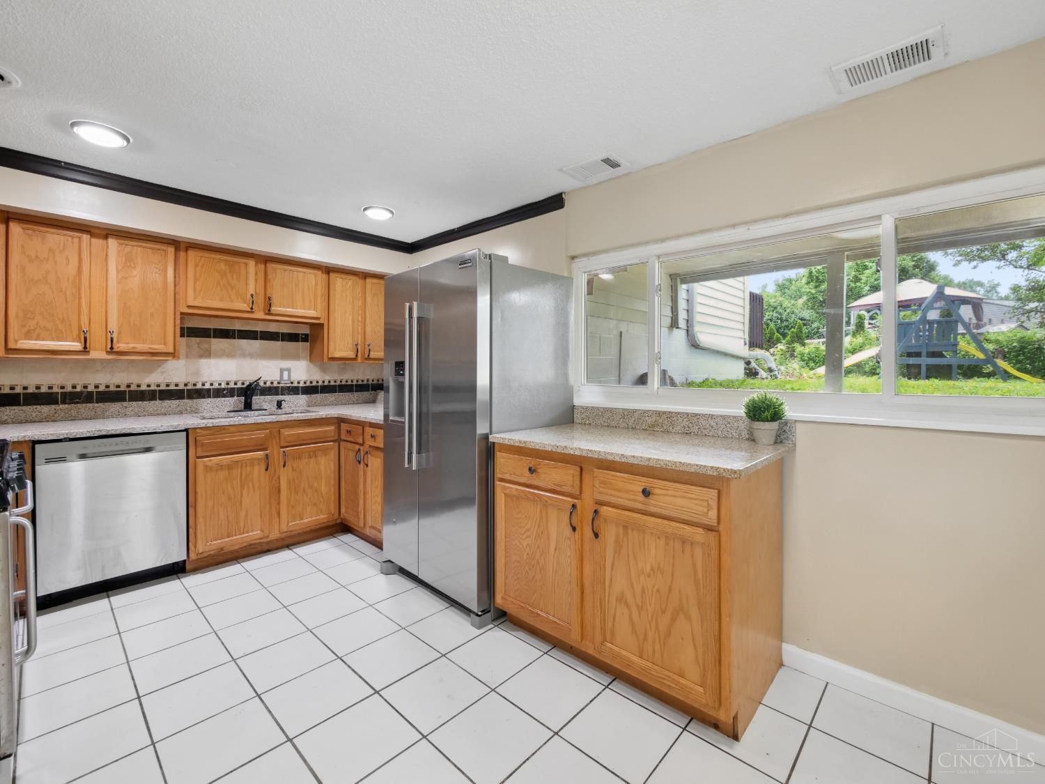11623 Kenn Road Cincinnati, OH 45240 - Photo 12 of 33