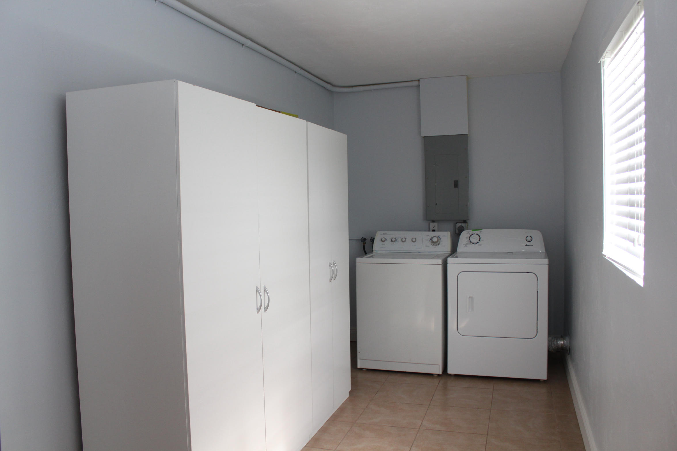 550 Northeast 17th Street Boca Raton, FL 33432 - Photo 13 of 18 Lg. laudry room