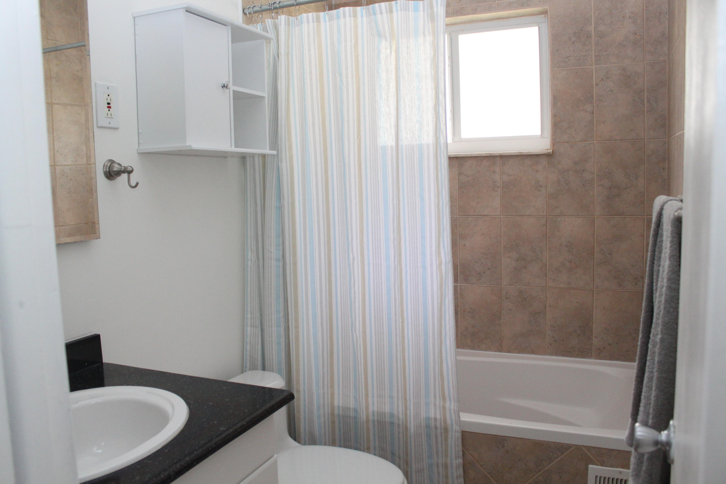 550 Northeast 17th Street Boca Raton, FL 33432 - Photo 18 of 18 Second bathroom
