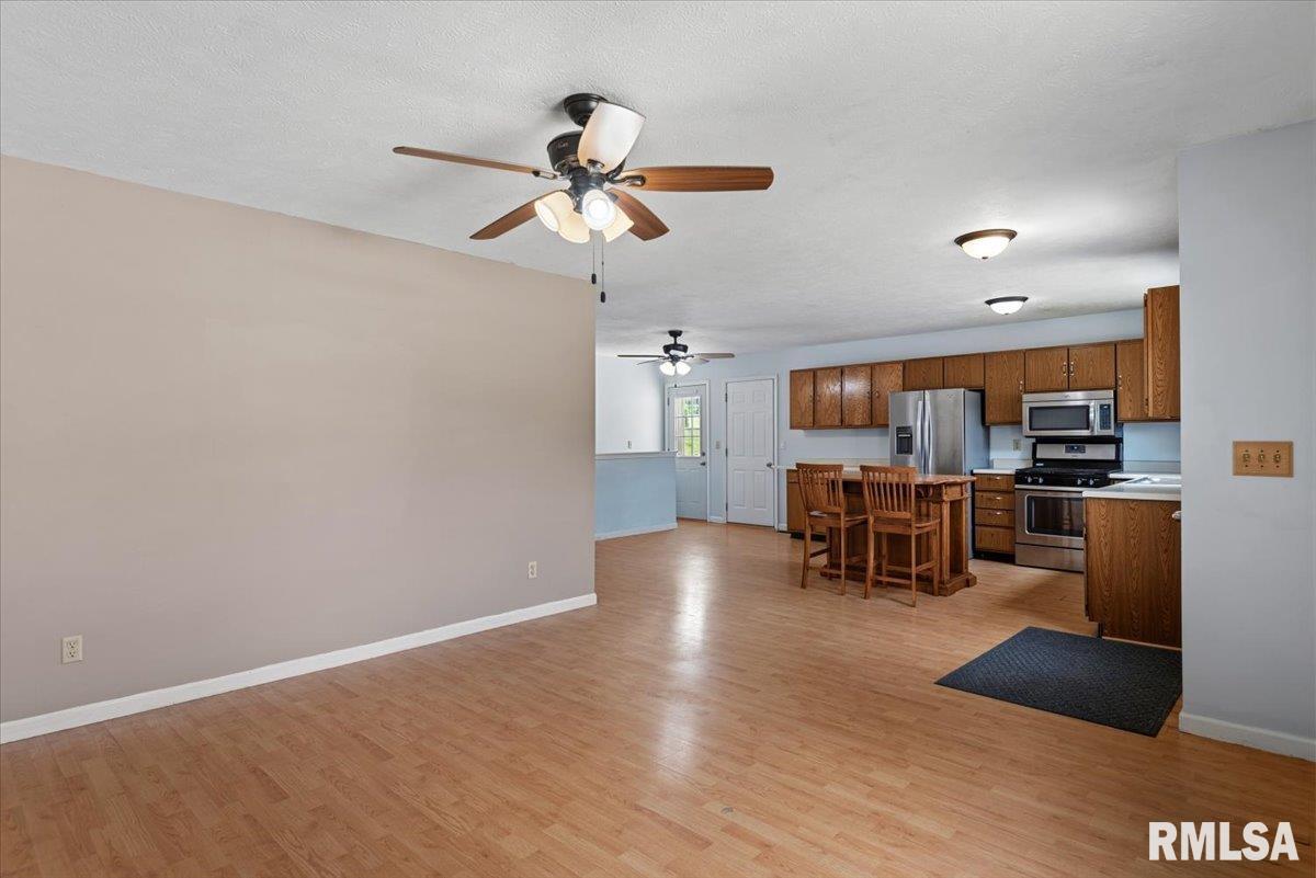 1524 Maureen Court Springfield, IL 62702 - Photo 5 of 29