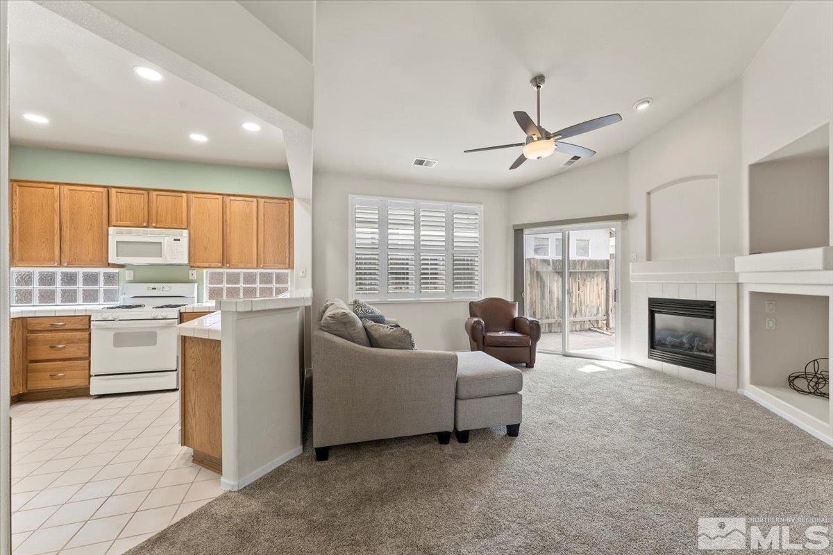 9673 Otter Way Reno, NV 89521 - Photo 8 of 33 Photo 8