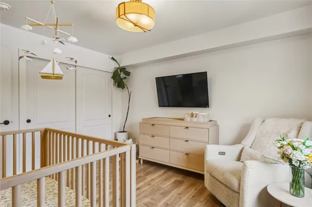 a view of livingroom with furniture