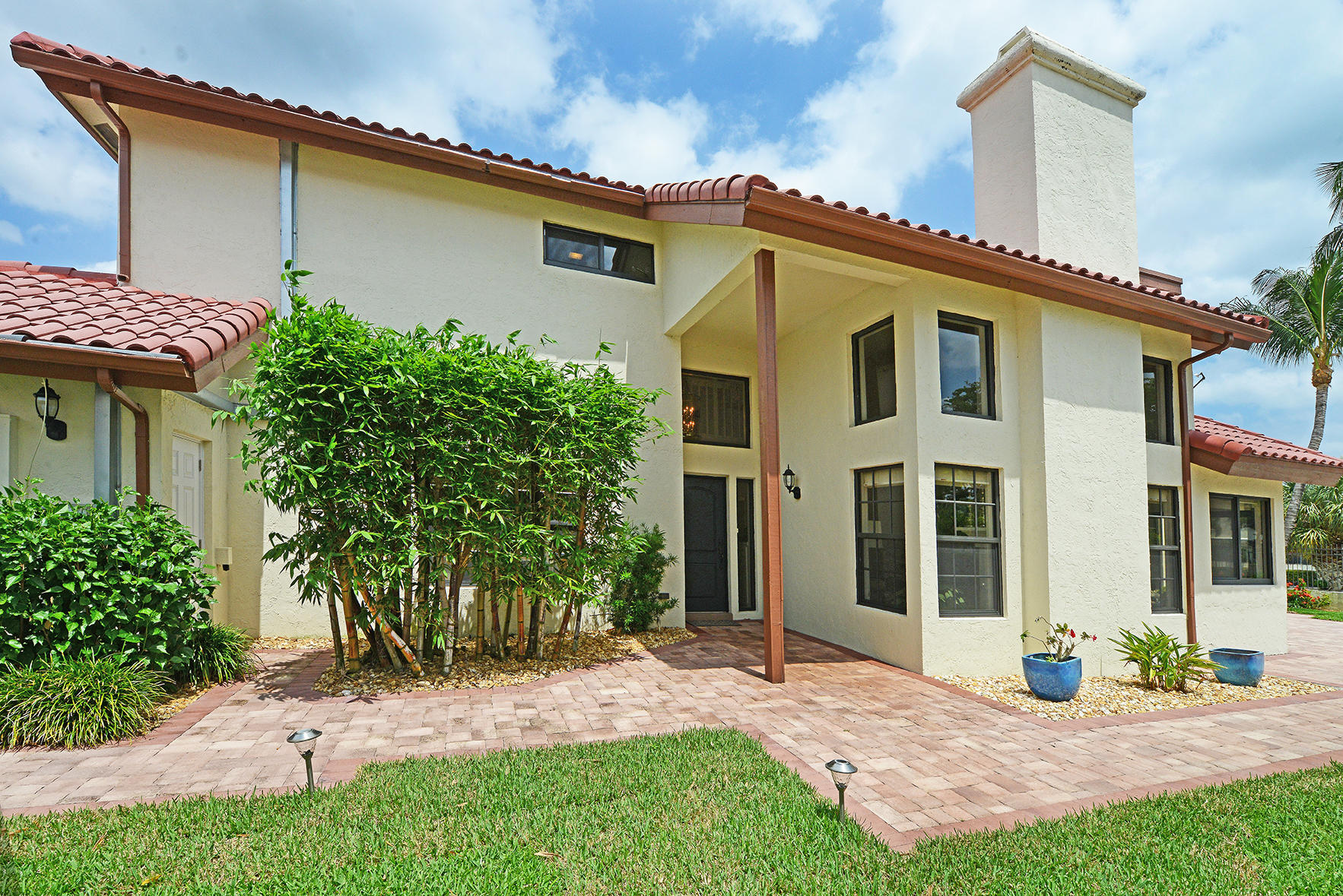 21760 Club Villa Terrace Boca Raton, FL 33433 - Photo 4 of 38 front view of a house with a yard