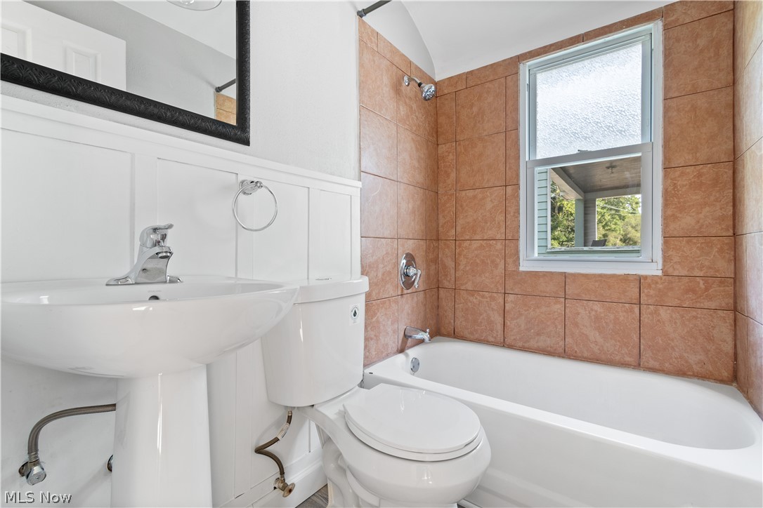 4079 Valley Road Cleveland, OH 44109 - Photo 16 of 32