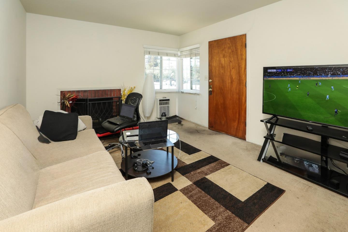 494 Dover Way Campbell, CA 95008 - Photo 18 of 28 a livingroom with workspace and a window