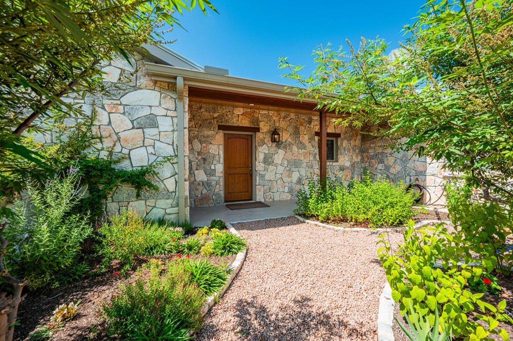 262 Rimrock Circle West Ingram, TX 78025 - Photo 5 of 34 Gallery Image 5
