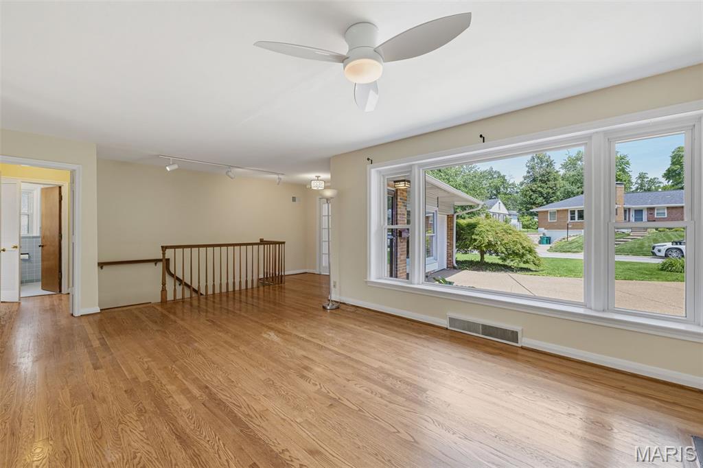 216 Turf Court Webster Groves, MO 63119 - Photo 7 of 37