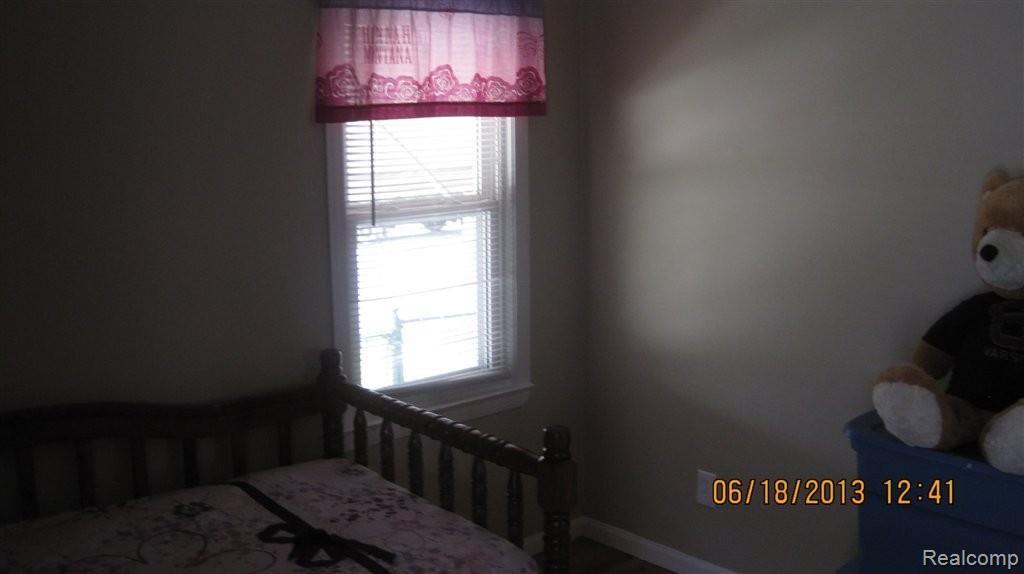 15627 Champaign Road Allen Park, MI 48101 - Photo 13 of 25 009.JPG