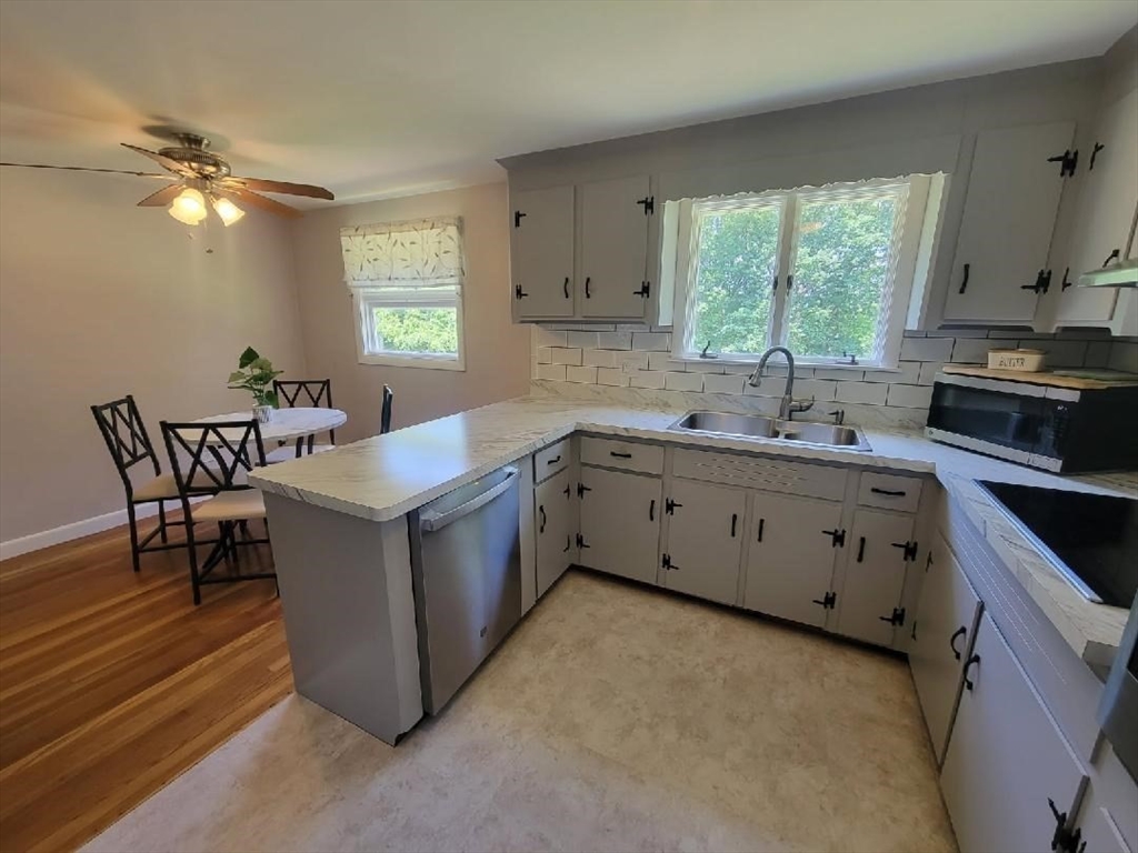 9 Cold Spring Road North Reading, MA 01864 - Photo 5 of 17