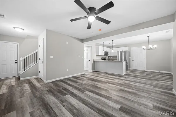 $332,200 | 203 Jimmy H Drive, Jonesburg, MO 63351