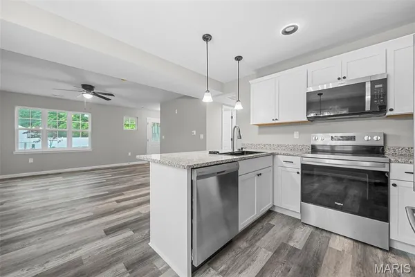 $332,200 | 203 Jimmy H Drive, Jonesburg, MO 63351