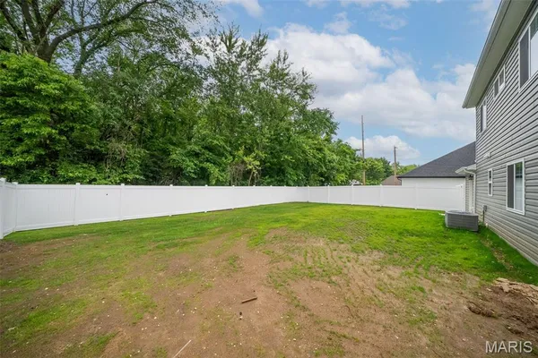 $332,200 | 203 Jimmy H Drive, Jonesburg, MO 63351