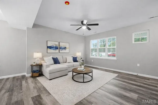 $332,200 | 203 Jimmy H Drive, Jonesburg, MO 63351