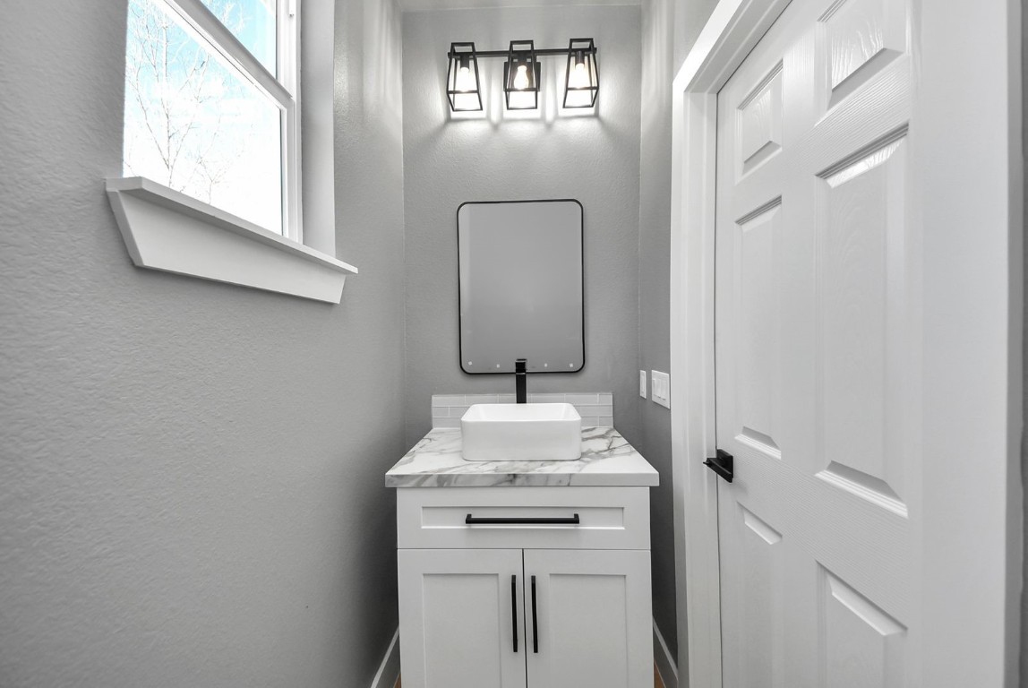 17121 Spindle Oaks Drive Conroe, TX 77385 - Photo 7 of 29 Half Bath - First Floor