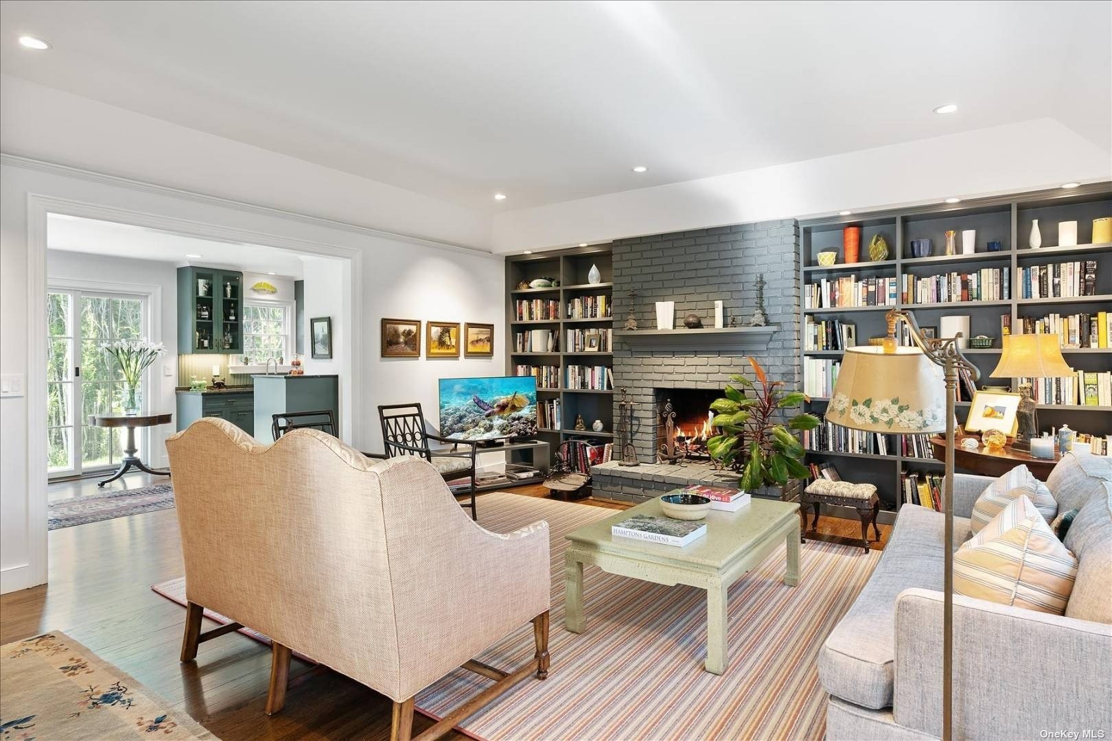 51 Southampton, undefined 00000 - Photo 2 of 14 Living Room