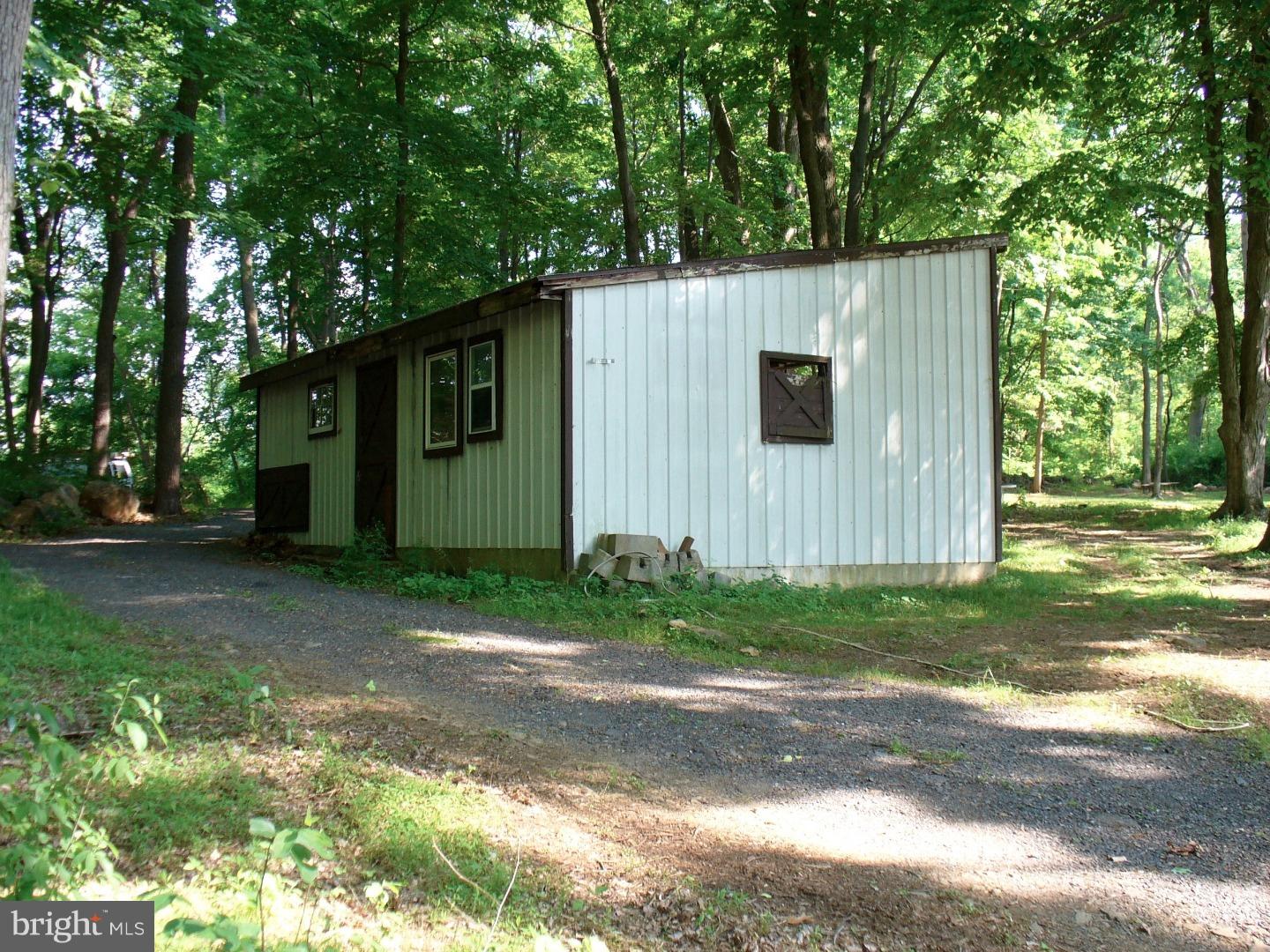 135 Reller Road Green Lane, PA 18054 - Photo 23 of 25 Storage Shed