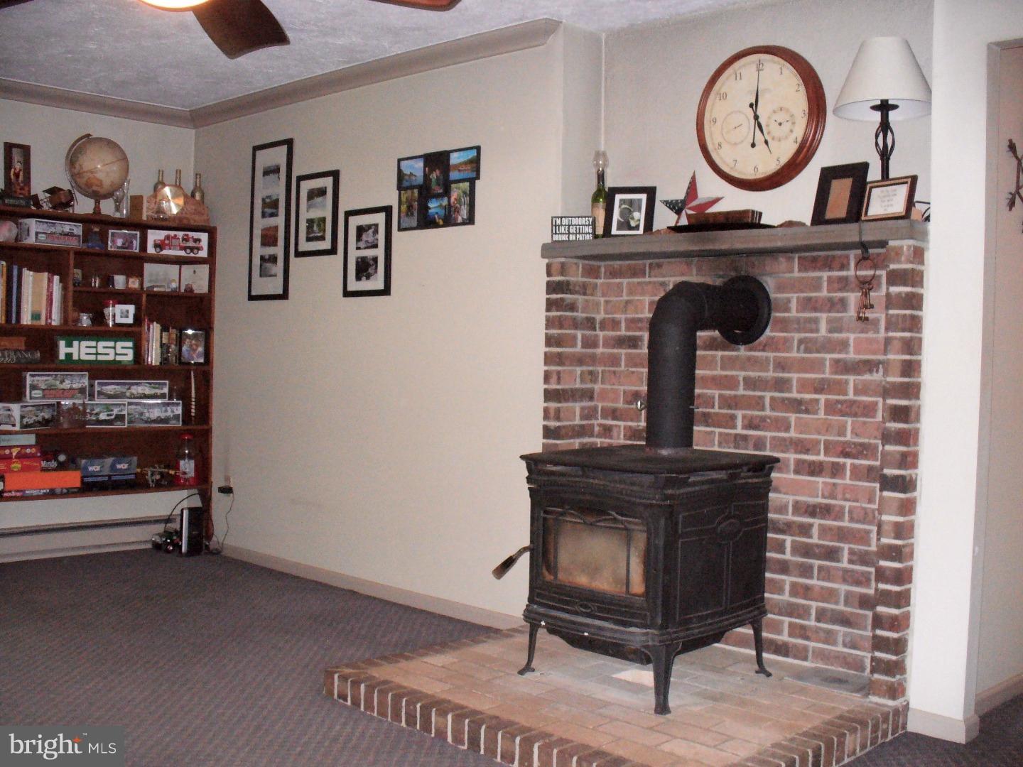 135 Reller Road Green Lane, PA 18054 - Photo 6 of 25 Living Room