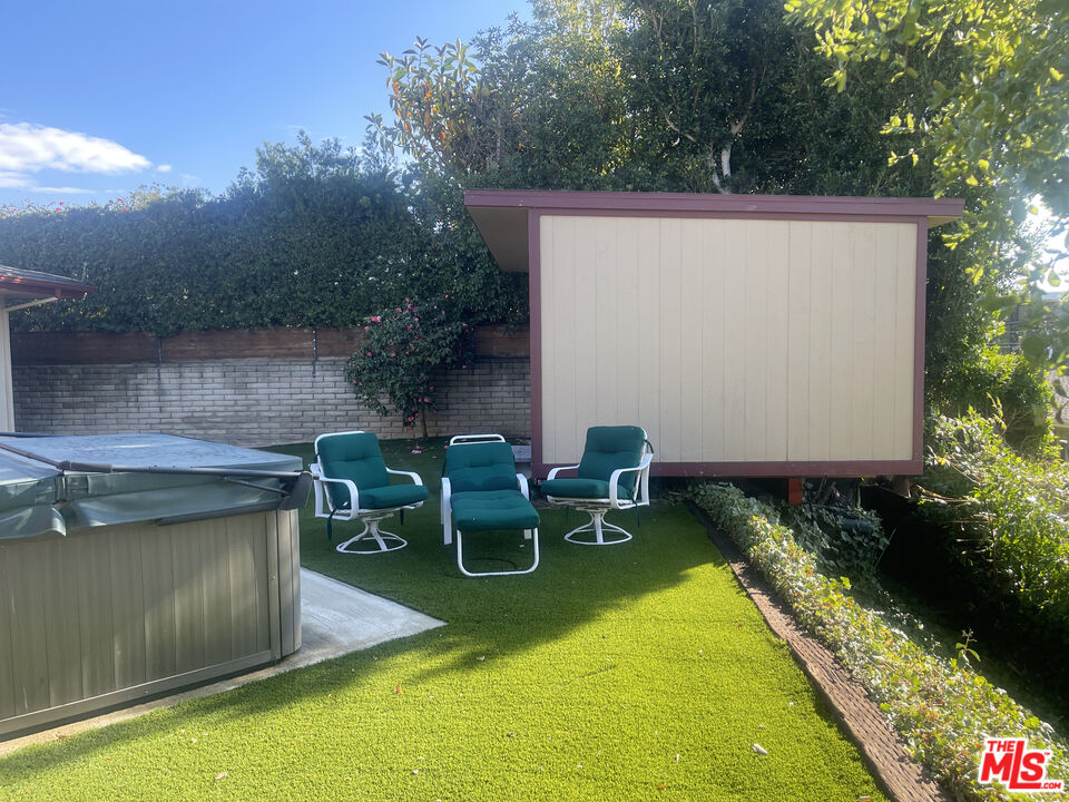 2027 Westridge Road Los Angeles, CA 90049 - Photo 27 of 44 Gallery Image 27