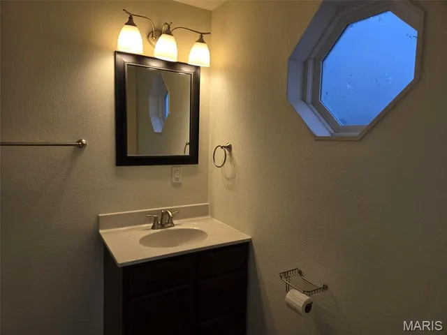 $164,900 | 1571 Jefferson Street, Carlyle, IL 62231