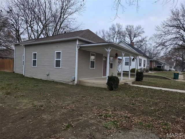 $164,900 | 1571 Jefferson Street, Carlyle, IL 62231