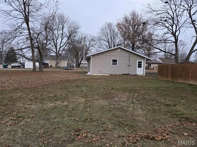 $164,900 | 1571 Jefferson Street, Carlyle, IL 62231