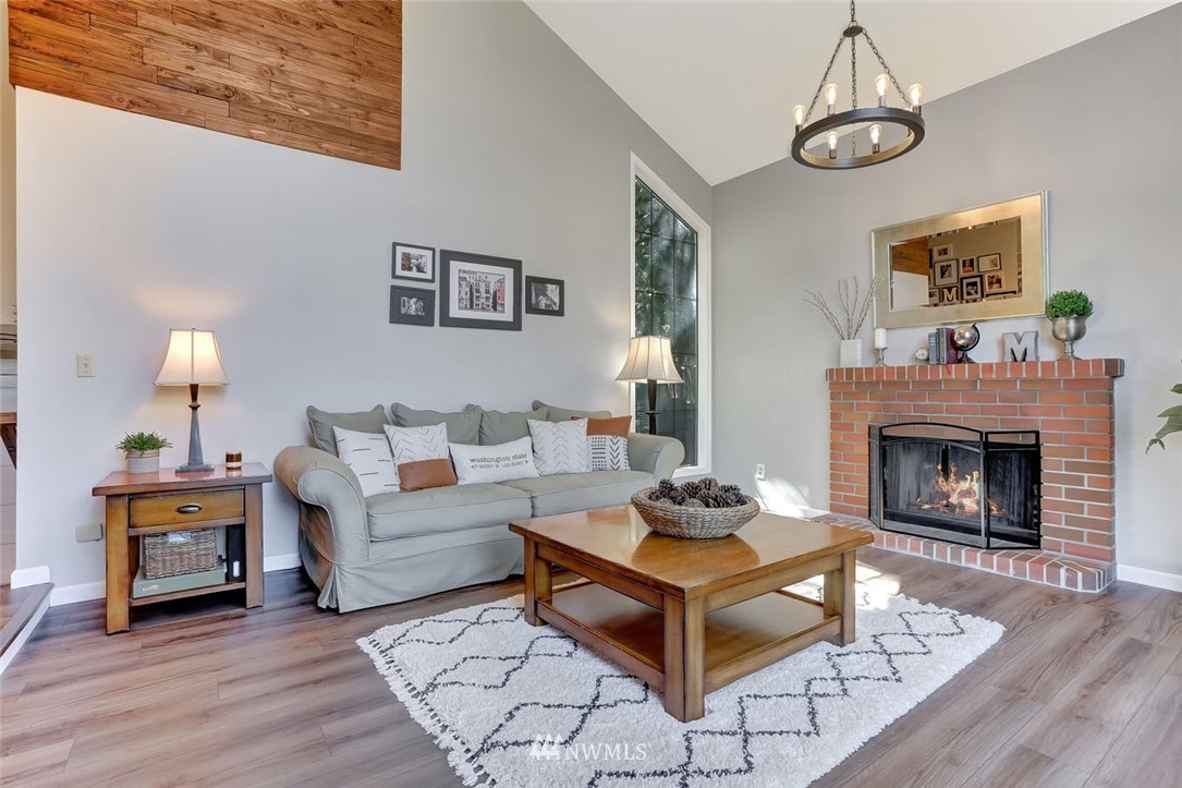 16007 Southeast 169th Place Renton, WA 98058 - Photo 4 of 37 Gallery Image 4