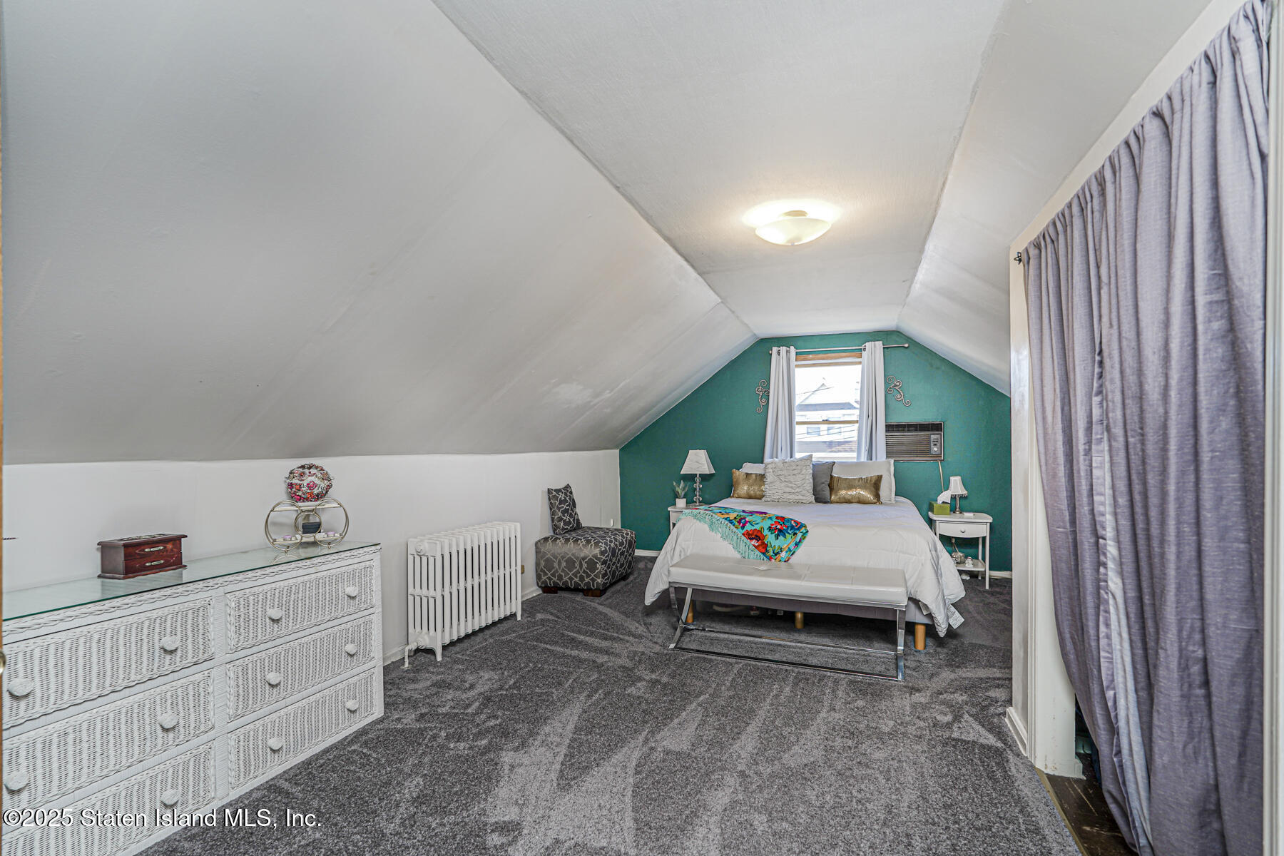 334 Neal Dow Avenue Staten Island, NY 10314 - Photo 23 of 37 a living room with furniture and window