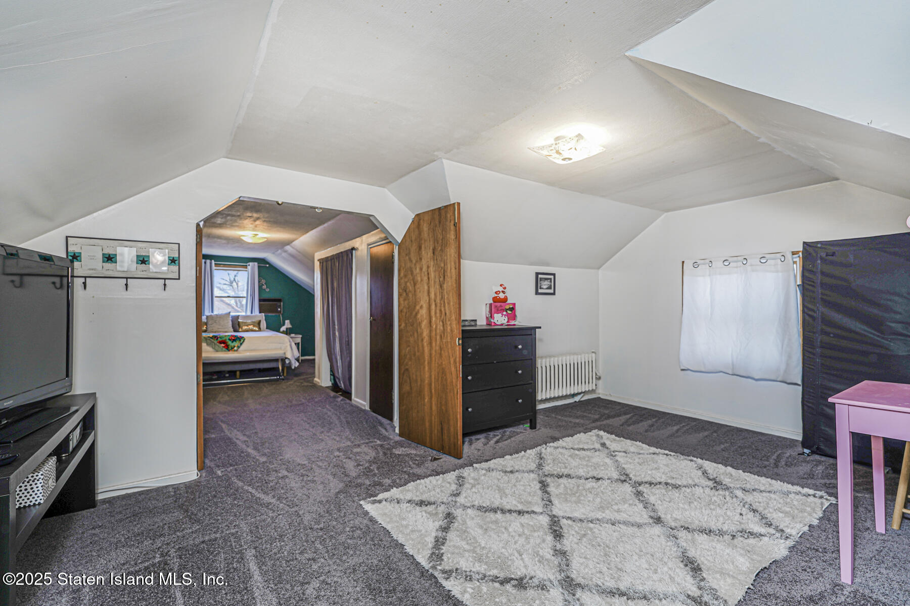 334 Neal Dow Avenue Staten Island, NY 10314 - Photo 27 of 37 a view of a livingroom with a furniture